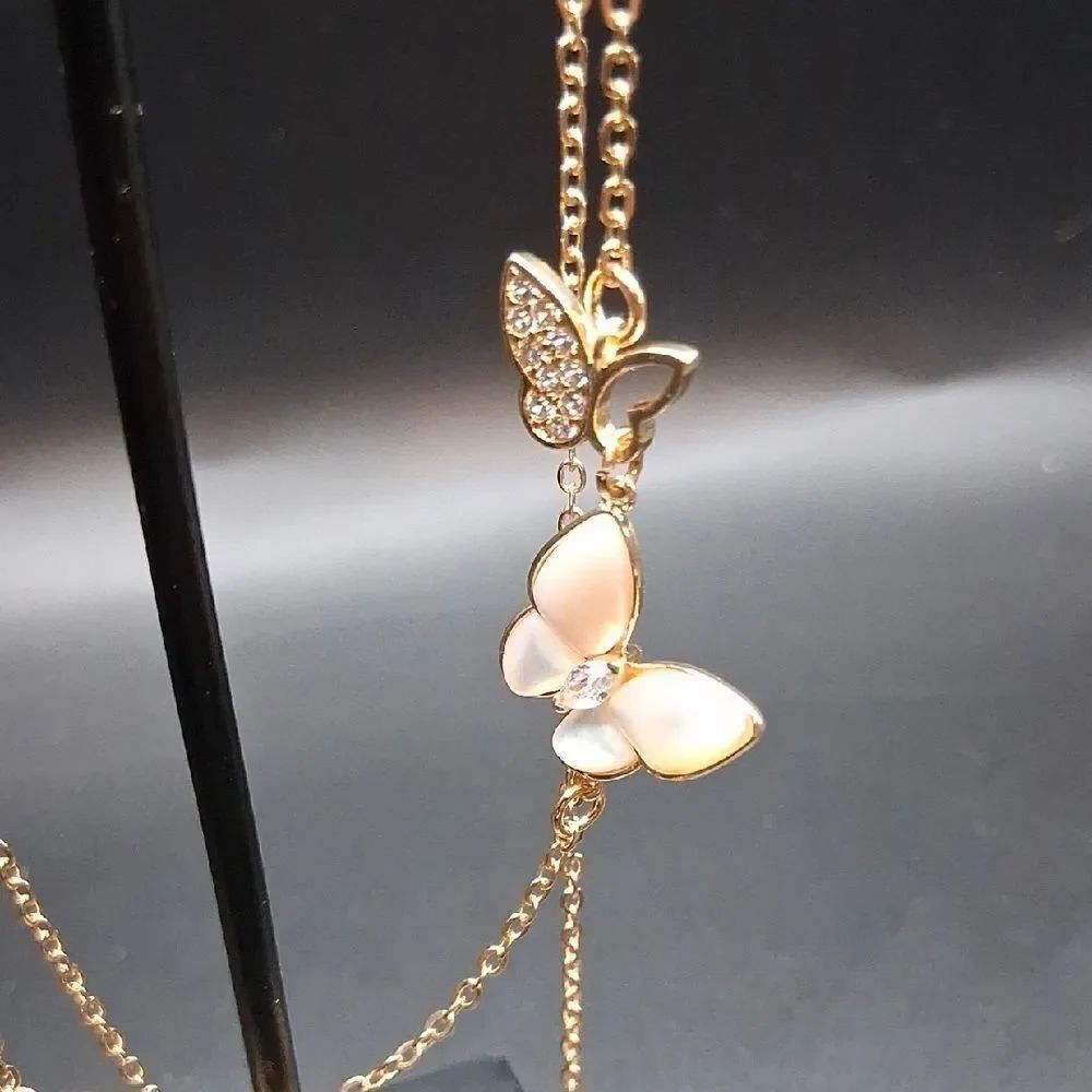 Dozzior Beautiful‎ Double Butterfly Goldtone Necklace New In Box
